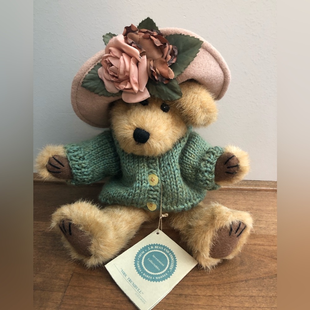 NWT Boyd’s Bear Plush Mrs. Trumbull